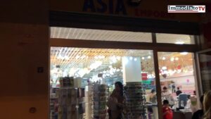 I segreti dei negozi cinesi: la massa di offerte imperdibili